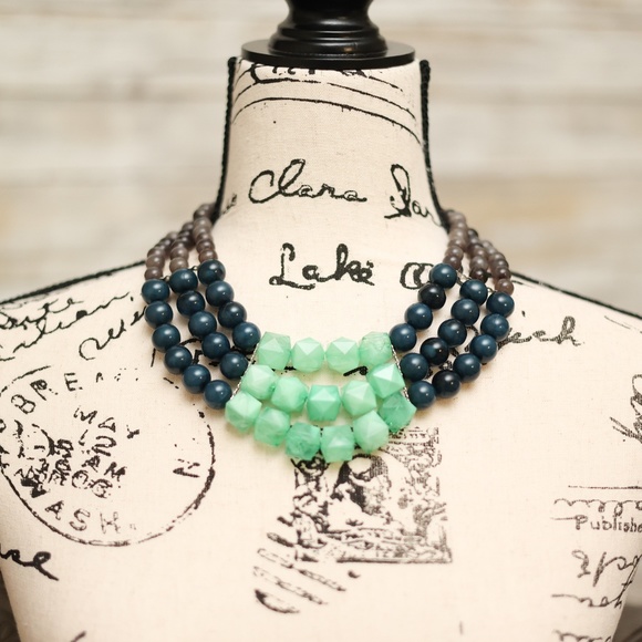 Jewelry - Beaded necklace and bracelet